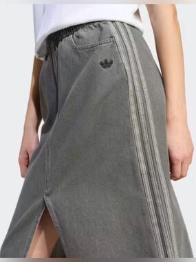 ADIDAS CASUAL 3-STRIPES GIRLS SKIRT  SIZE SMALL light gray